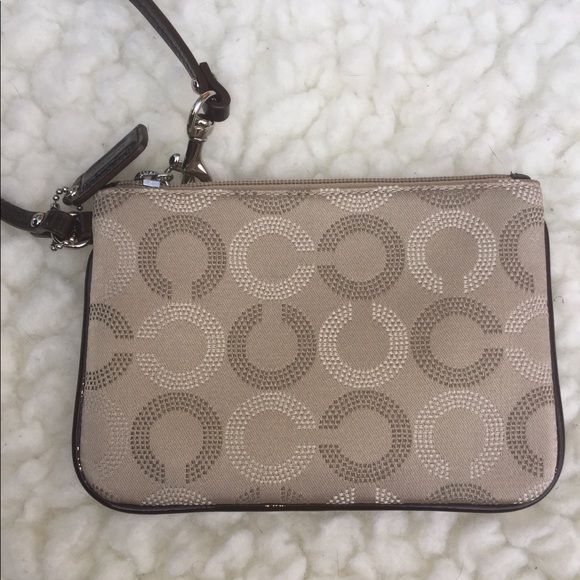 Coach Handbags - Coach purse wallet signature C women’s clutch